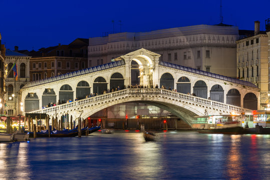 Night view of Rialto bridge and Grand Canal in Venice. Italy © Ekaterina Belova