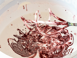 Paint the walls, mixing caramel with white paint