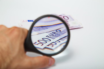 Magnifying Glass on the five hundred Euros