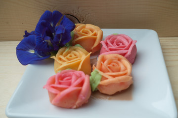 Obraz na płótnie Canvas Thai rose Aalaw dessert and Pea flowers