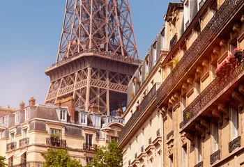 Foto op Plexiglas Eiffel Tower viewed from a nearby neighborhood. © fazon