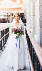 Naklejka premium Beautiful wedding bouquet in hands of the bride