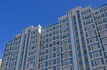 Naklejka premium Шестнадцатиэтажный четырёхподъездный панельный жилой дом 