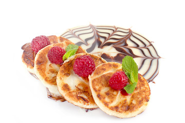Russian cheesecakes, curd with raspberries