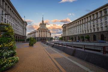 Obraz premium National Assembly and the Council of Ministers of Bulgaria before sunset in Sofia, Bulgaria