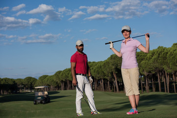 Obraz premium portrait of couple on golf course