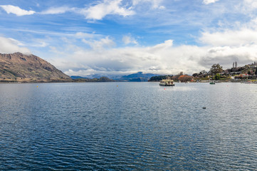 Naklejka premium Boat in Wanaka Lake in Southern Lakes, New Zealand
