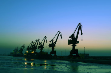 Obraz premium Port gantry crane is working