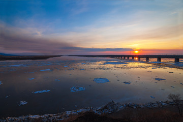 Floating of ice on Amur river in Khabarovsk, Russia - obrazy, fototapety, plakaty