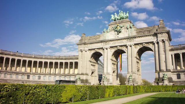 4K time lapse of people walking in an urban park with a triumphal arch and historic buildings in Brussels
