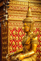Fototapeta premium Gold sitting Buddha statue in Thailand