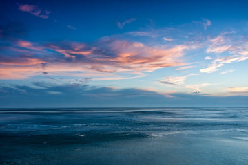 Obraz premium Blue winter landscape over the lake Balaton of Hungary