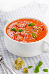 Tomatensuppe mit Basilikum