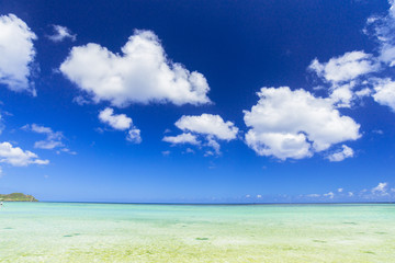 グアム・タモンビーチの海と雲