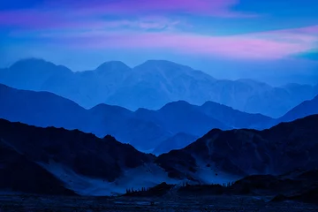 Fototapeten Himalaya-Gebirge in der Dämmerung © Dmitry Rukhlenko