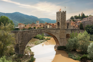 Obraz premium Medieval village and bridge in Besalu. Catalonia, Spain