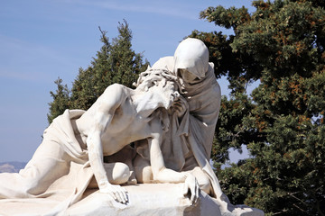 the passion of christ statue in marseille