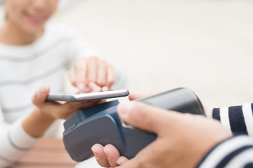 Customer pay by cellphone