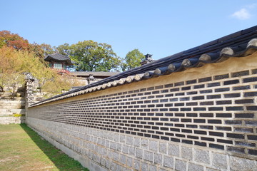 Fototapeta na wymiar Wall in Changdeokgung Palace, South Korea