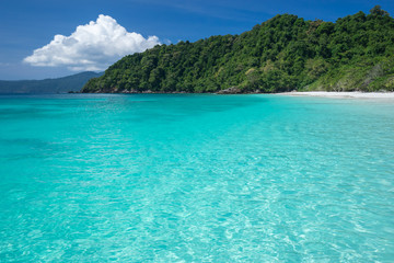 Obraz premium Sea surface with waves and blue sky