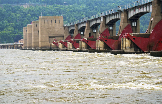 Mississippi River Lock And Dam 11 Dubuque Iowa