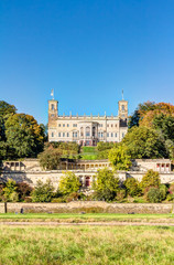 Fototapeta premium Elbtal in Dresden mit Schloss Albrechtsberg