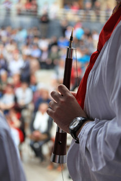  m&uacute;sico dulzaina tocar fiesta 0325-f16