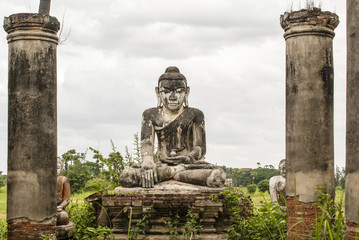 Obraz premium Buddha statues in Inwa, Mandalay province in North Burma, Myanmar, Asia