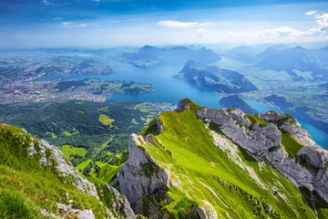 Gartenposter Schöne Aussicht auf den Vierwaldstättersee (Vierwaldstättersee), den Berg Rigi und die Schweizer Alpen vom Berg Pilatus, Schweiz © Eva Bocek