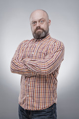 Obraz premium A bearded middle-aged man staring