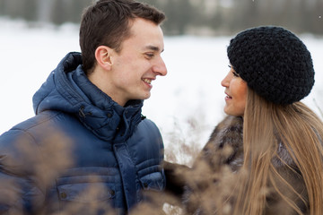Fototapeta premium Happy Young Couple in Winter field