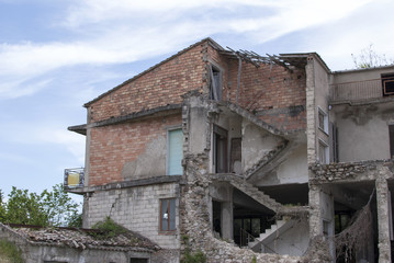 Fototapeta na wymiar Ruin house abandoned after eartquake