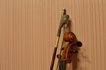violin head stock with bow