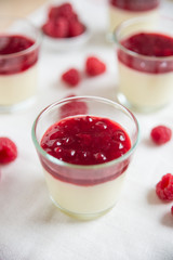 Panna Cotta mit Beeren