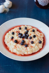 Oatmeal with blueberries