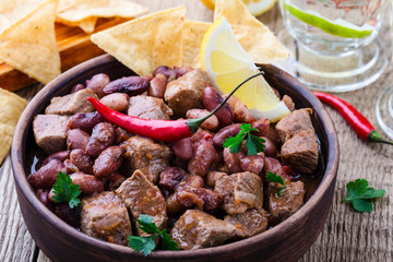  Beef and black bean chili served with corn tortilla chips