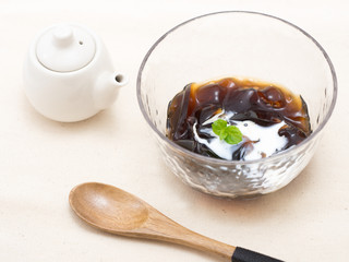 コーヒーゼリー　ミルクがけ