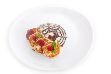 Russian cheesecakes, curd with raspberries
