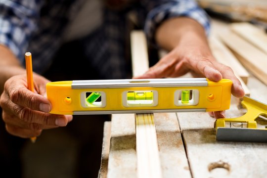 Carpenter's spirit level discount