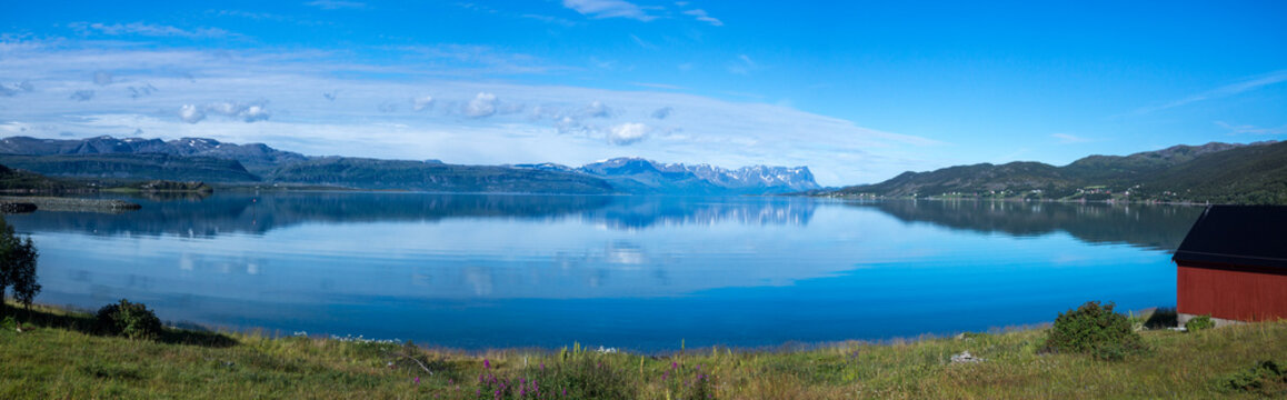 Blick auf den Burfjord in Norwegen