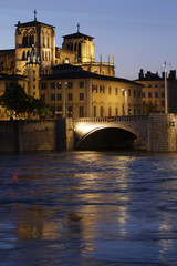 Cathédrale Saint-Jean et la Saône