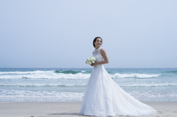 Fototapeta na wymiar June Bride, beach, marriage