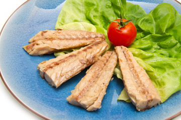 piatto di filetti di sgombro