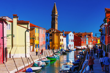 Bridge and canal with colorful houses on island Burano,  Italy - obrazy, fototapety, plakaty