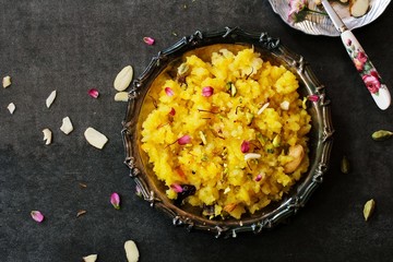 Semolina Halwa / Sooji ka halwa