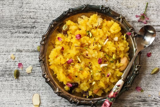 Semolina Halwa / Sooji Ka Halwa