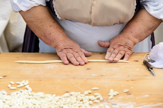Gnocchi pasta of Sardinia / Gnocchi pasta of Sardinia, prepared by hand from old cook.