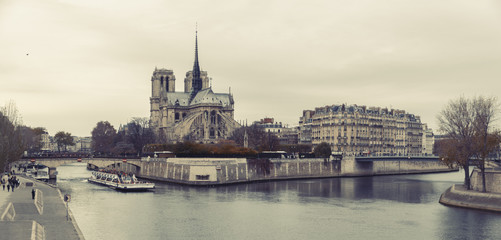 Naklejka premium Panorámica de la catedral de Notre Dome en Paris, Francia
