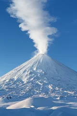 Tuinposter Klyuchevskoy Volcano: winter view of top of volcano eruption © Alexander Piragis
