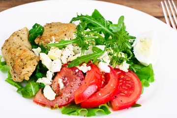 Chicken Fillet with Arugula Lettuce, Tomato with Egg